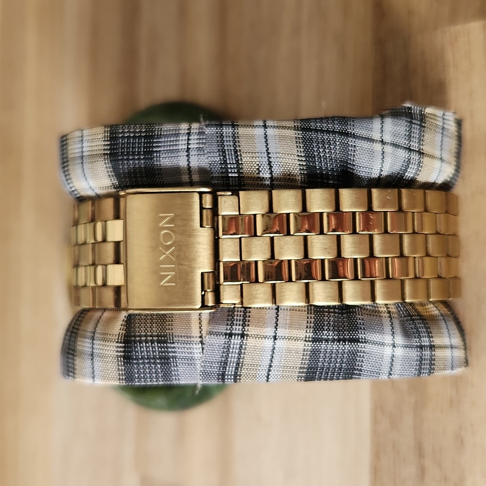Ladies NIXON Watch - Picture 2 of 2